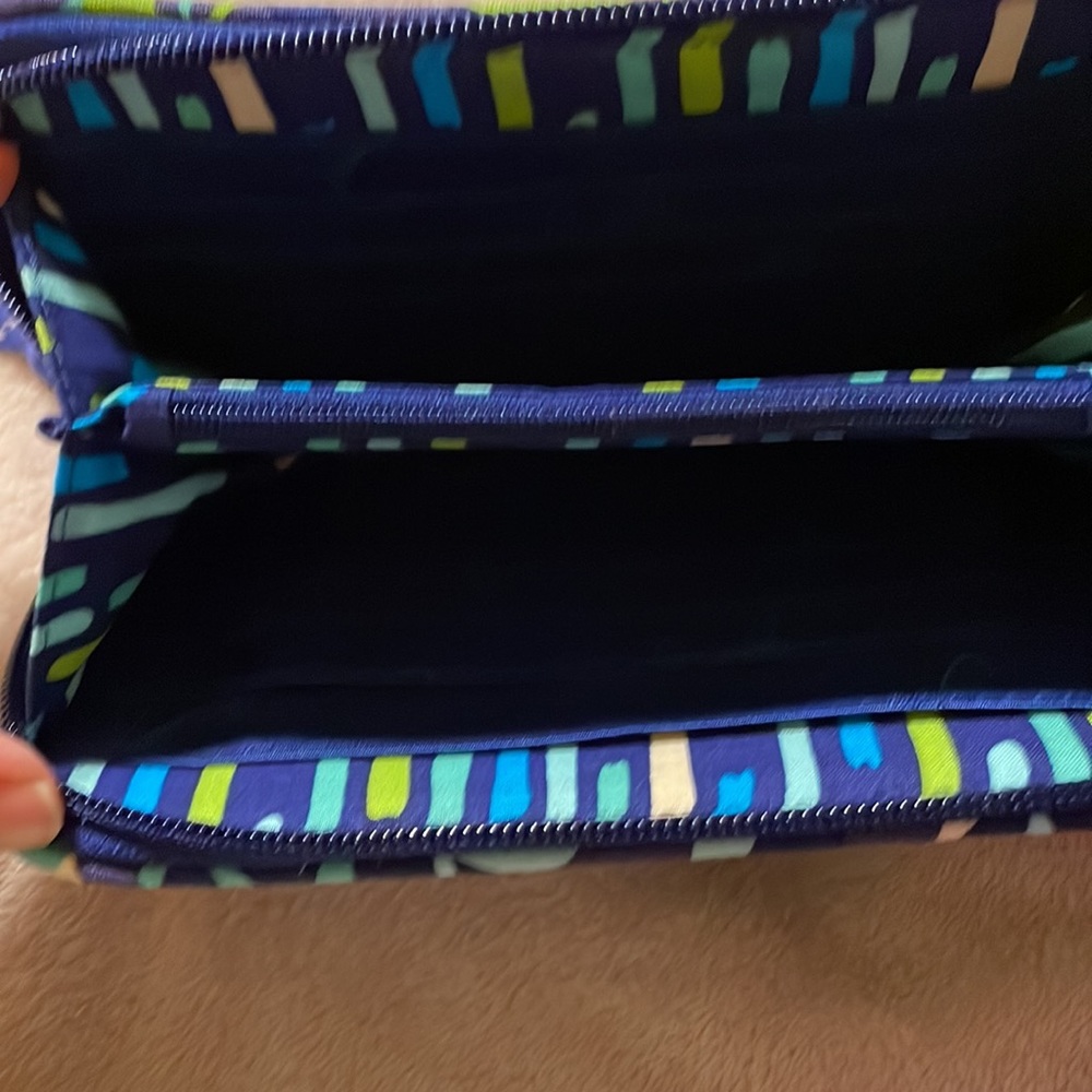 Vera Bradley Accordion Wallet. - Picture 4 of 7